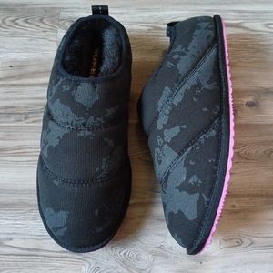 Sorel Black and Pink Women's Slippers